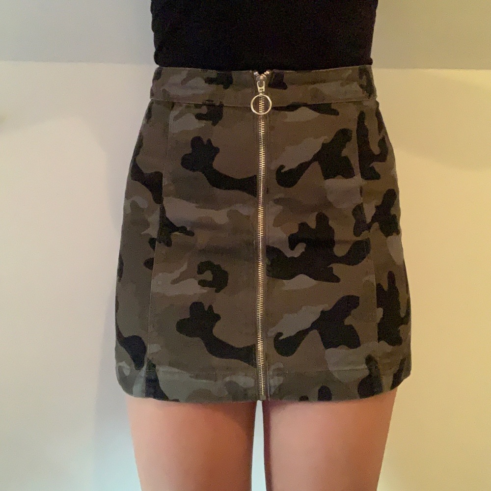 H&M super cute going out skirt